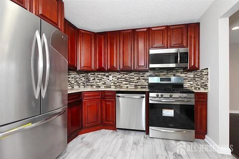 Homes For Rent - 155 Darwin Lane<br/> North Brunswick, NJ 08902