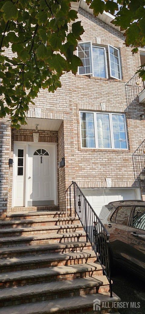Apartment For Rent - 655 4th Street #3<br/> Essex County, Newark, NJ 07104