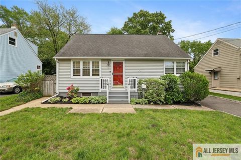 Homes For Sale - 8 Parkway Place<br/> Middlesex County, Sayreville, NJ 08859