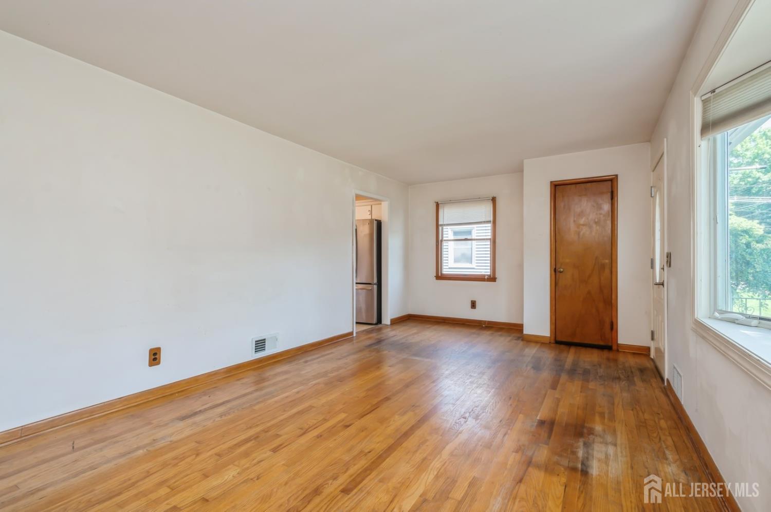 South Bound Brook, New Jersey 08880, United States, 3 Bedrooms Bedrooms, ,1 BathroomBathrooms,Residential,Active,160048