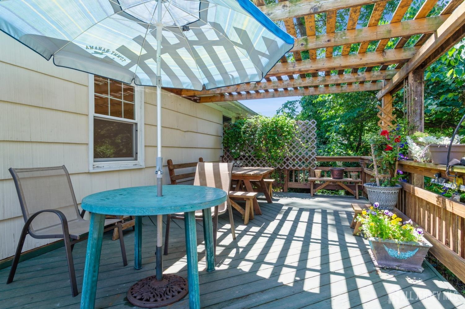 South Bound Brook, New Jersey 08880, United States, 3 Bedrooms Bedrooms, ,1 BathroomBathrooms,Residential,Active,160048