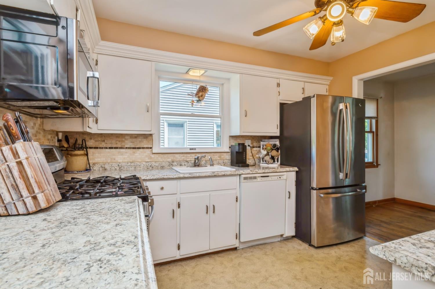 South Bound Brook, New Jersey 08880, United States, 3 Bedrooms Bedrooms, ,1 BathroomBathrooms,Residential,Active,160048