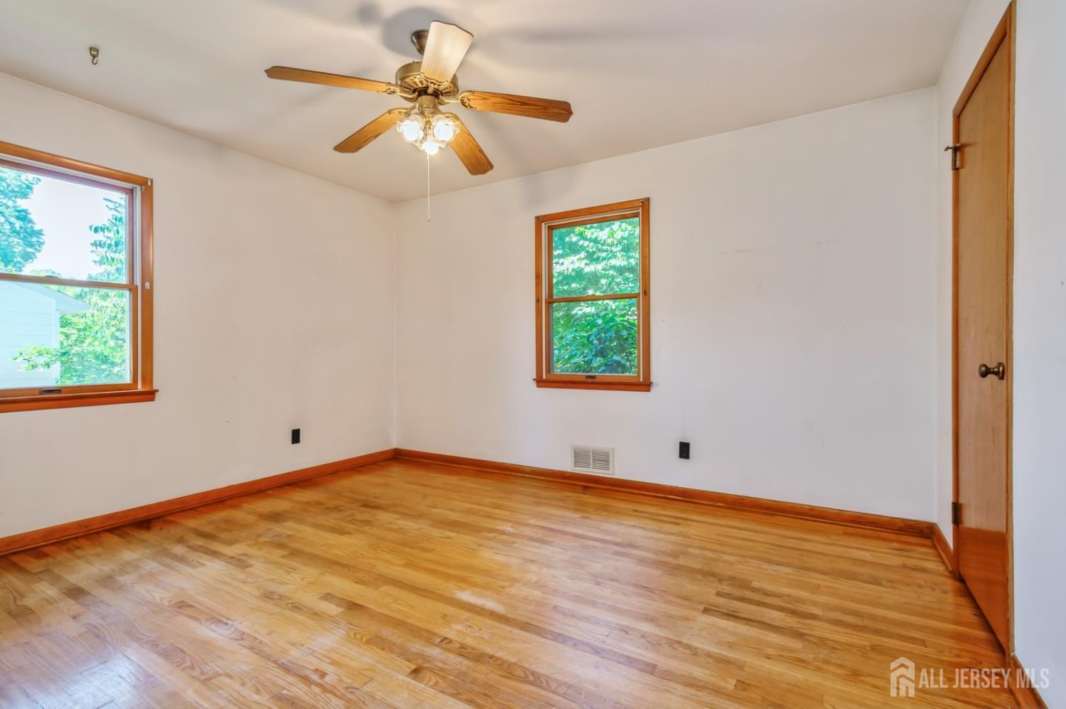 South Bound Brook, New Jersey 08880, United States, 3 Bedrooms Bedrooms, ,1 BathroomBathrooms,Residential,Active,160048