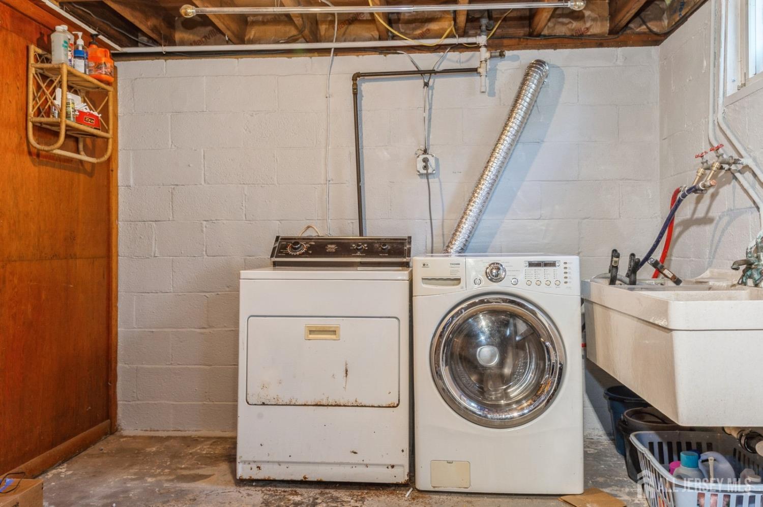 South Bound Brook, New Jersey 08880, United States, 3 Bedrooms Bedrooms, ,1 BathroomBathrooms,Residential,Active,160048