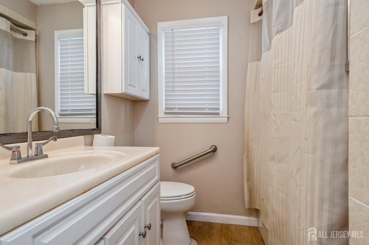 South Bound Brook, New Jersey 08880, United States, 3 Bedrooms Bedrooms, ,1 BathroomBathrooms,Residential,Active,160048