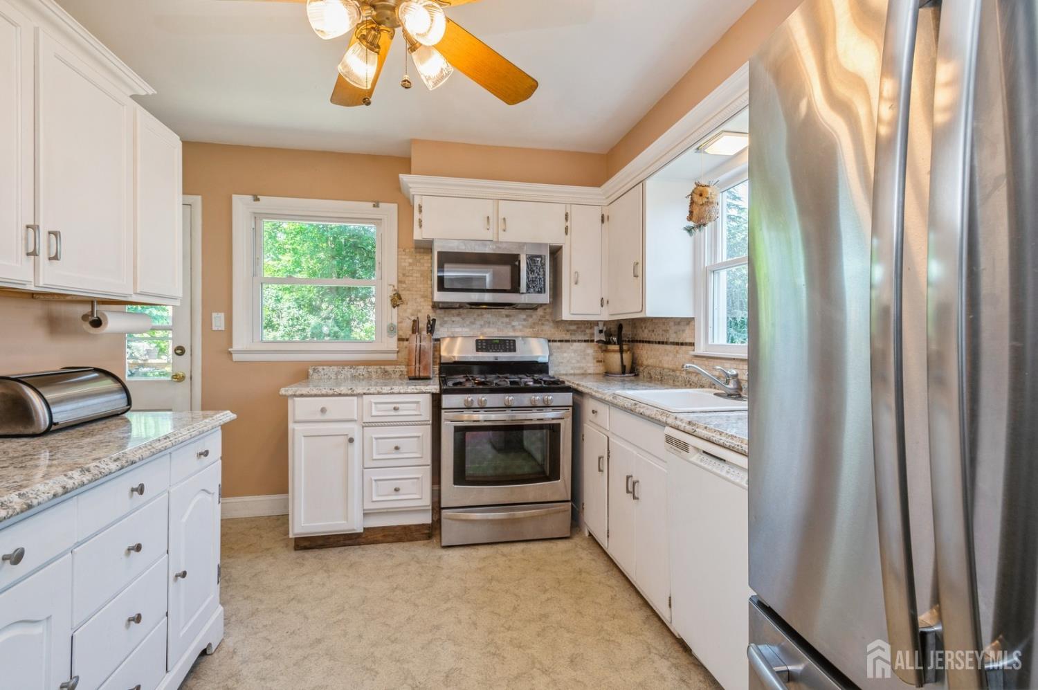 South Bound Brook, New Jersey 08880, United States, 3 Bedrooms Bedrooms, ,1 BathroomBathrooms,Residential,Active,160048