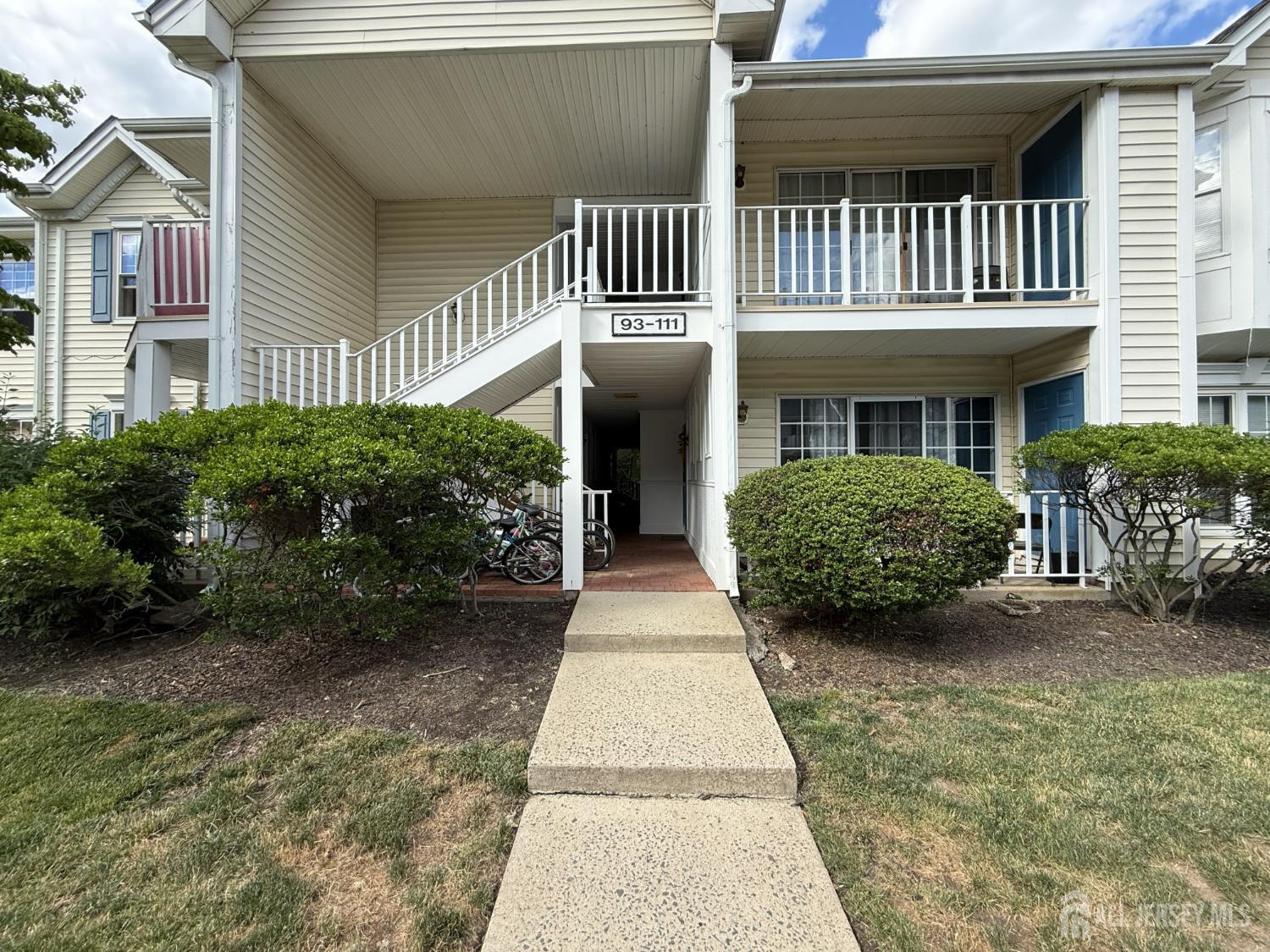 Photo 1 of 28 — 95 Sapphire Lane, Franklin Twsp, NJ 08823