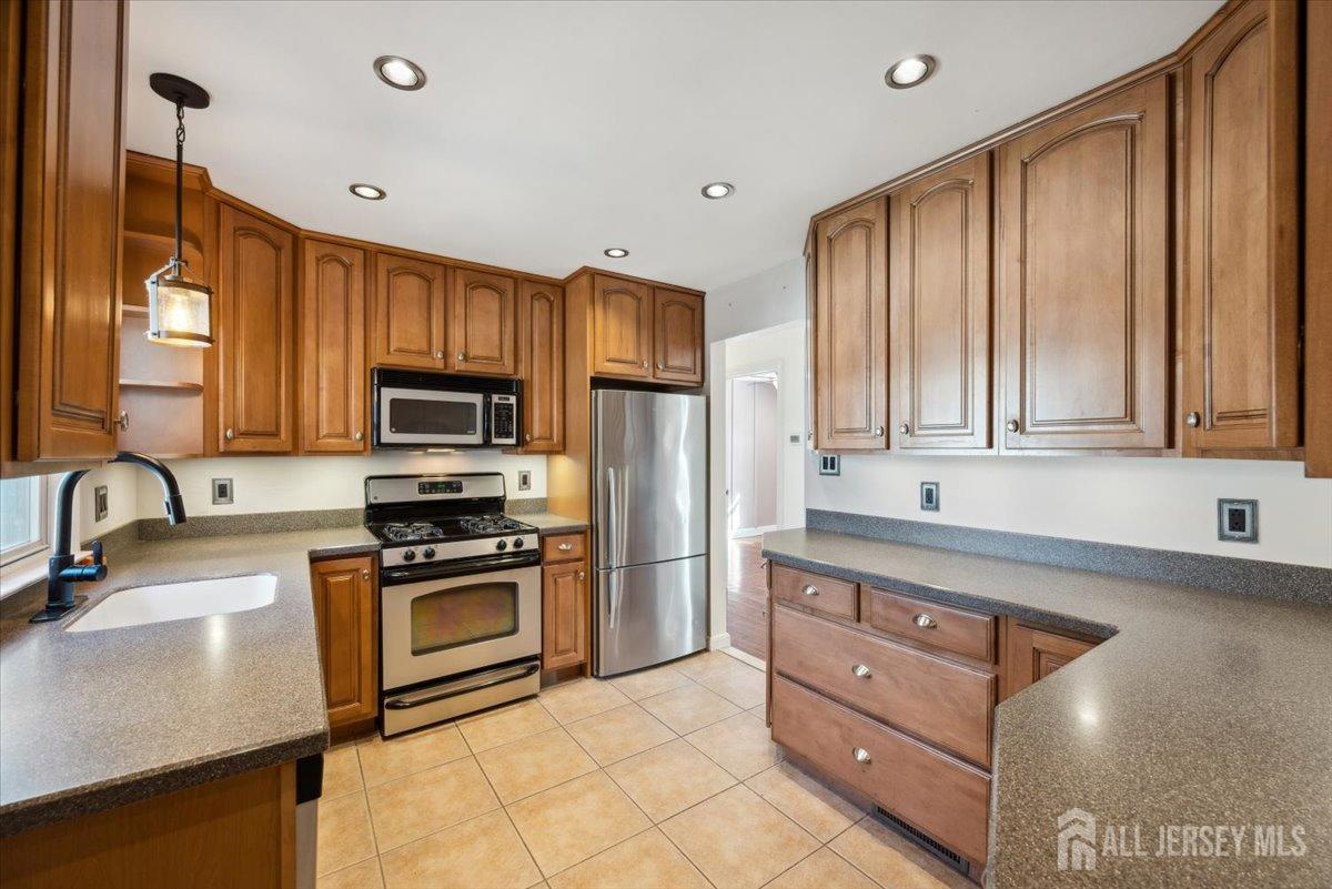 77 Hazelwood Avenue, Metuchen, New Jersey image 16