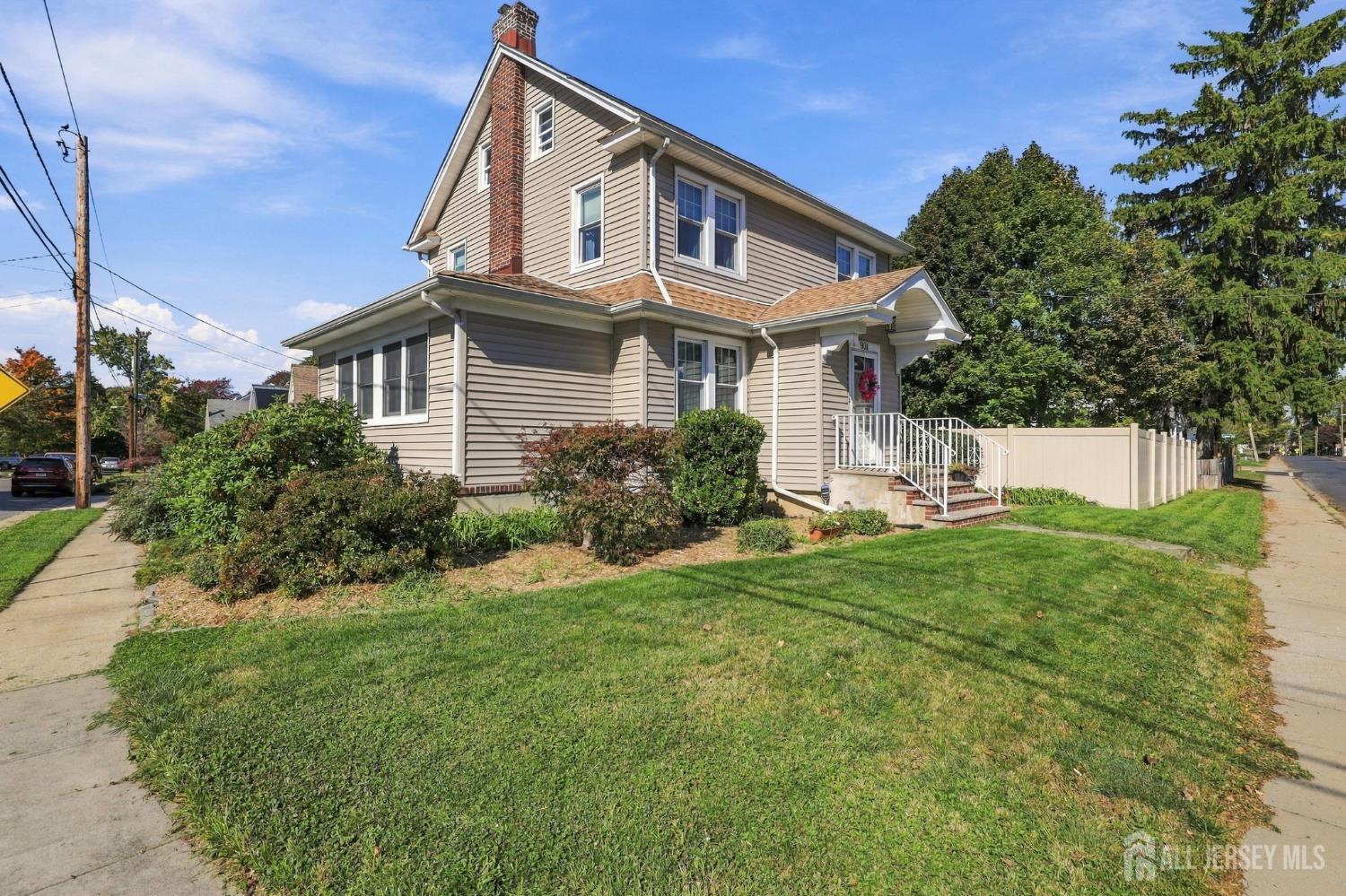 901 Maple Avenue