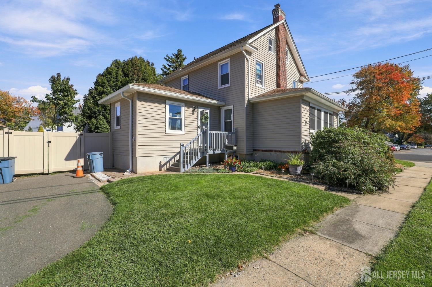 901 Maple Avenue
