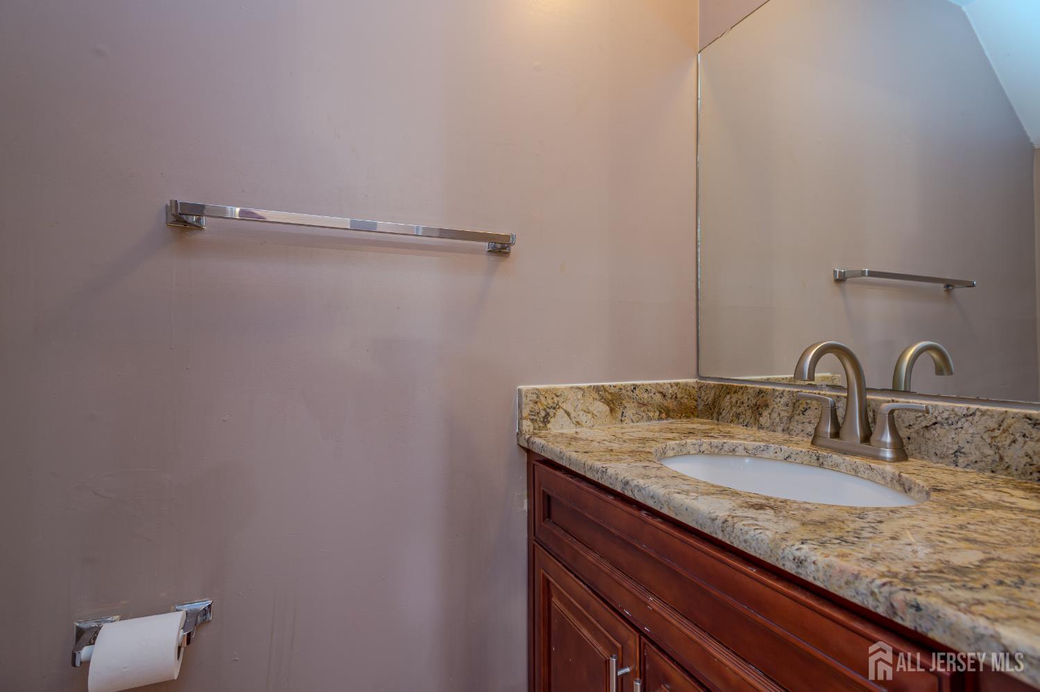 Edison, New Jersey 08817, United States, 3 Bedrooms Bedrooms, ,3 BathroomsBathrooms,Residential,Pending,202389