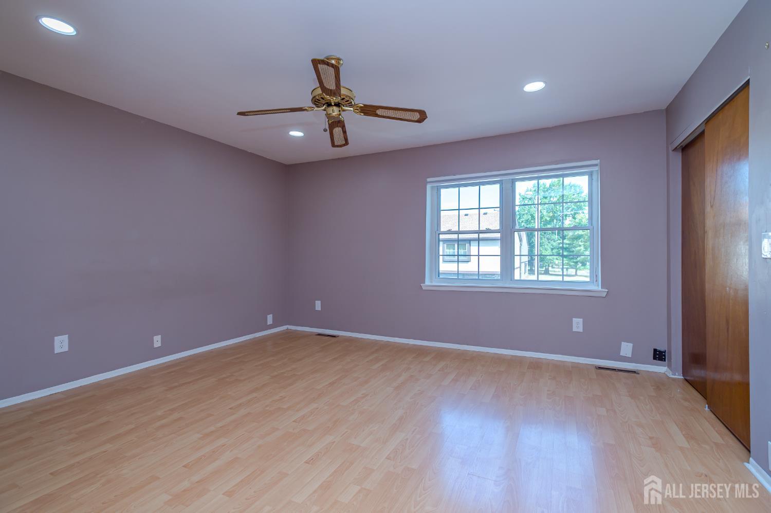 Edison, New Jersey 08817, United States, 3 Bedrooms Bedrooms, ,3 BathroomsBathrooms,Residential,Pending,202389