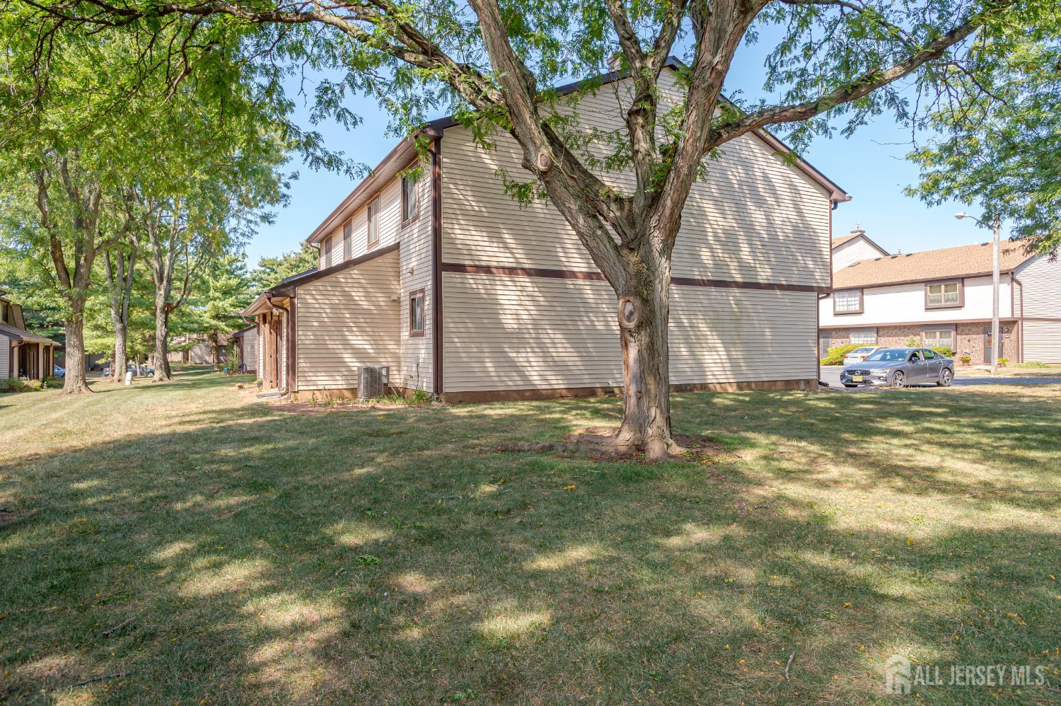 Edison, New Jersey 08817, United States, 3 Bedrooms Bedrooms, ,3 BathroomsBathrooms,Residential,Pending,202389