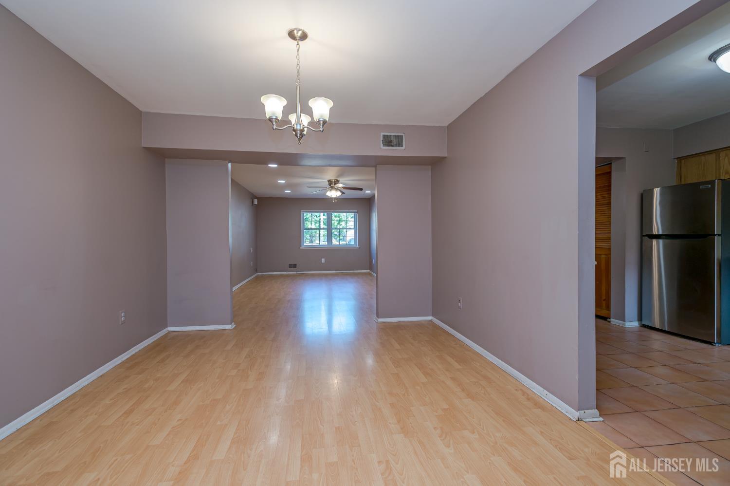 Edison, New Jersey 08817, United States, 3 Bedrooms Bedrooms, ,3 BathroomsBathrooms,Residential,Pending,202389