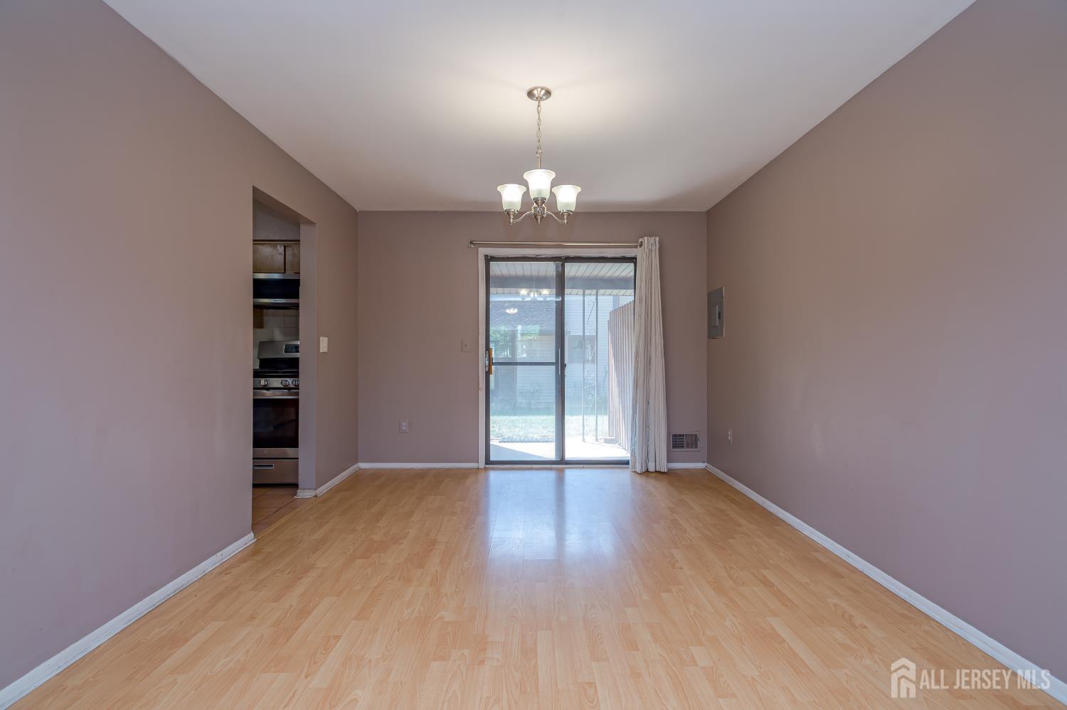 Edison, New Jersey 08817, United States, 3 Bedrooms Bedrooms, ,3 BathroomsBathrooms,Residential,Pending,202389