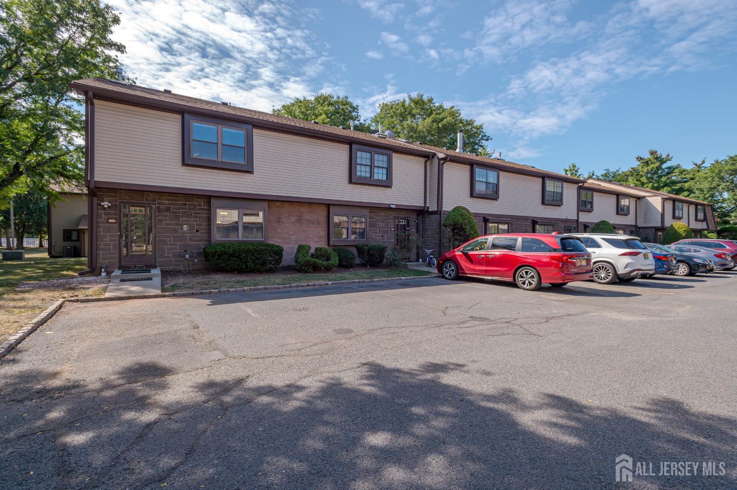 Edison, New Jersey 08817, United States, 3 Bedrooms Bedrooms, ,3 BathroomsBathrooms,Residential,Pending,202389