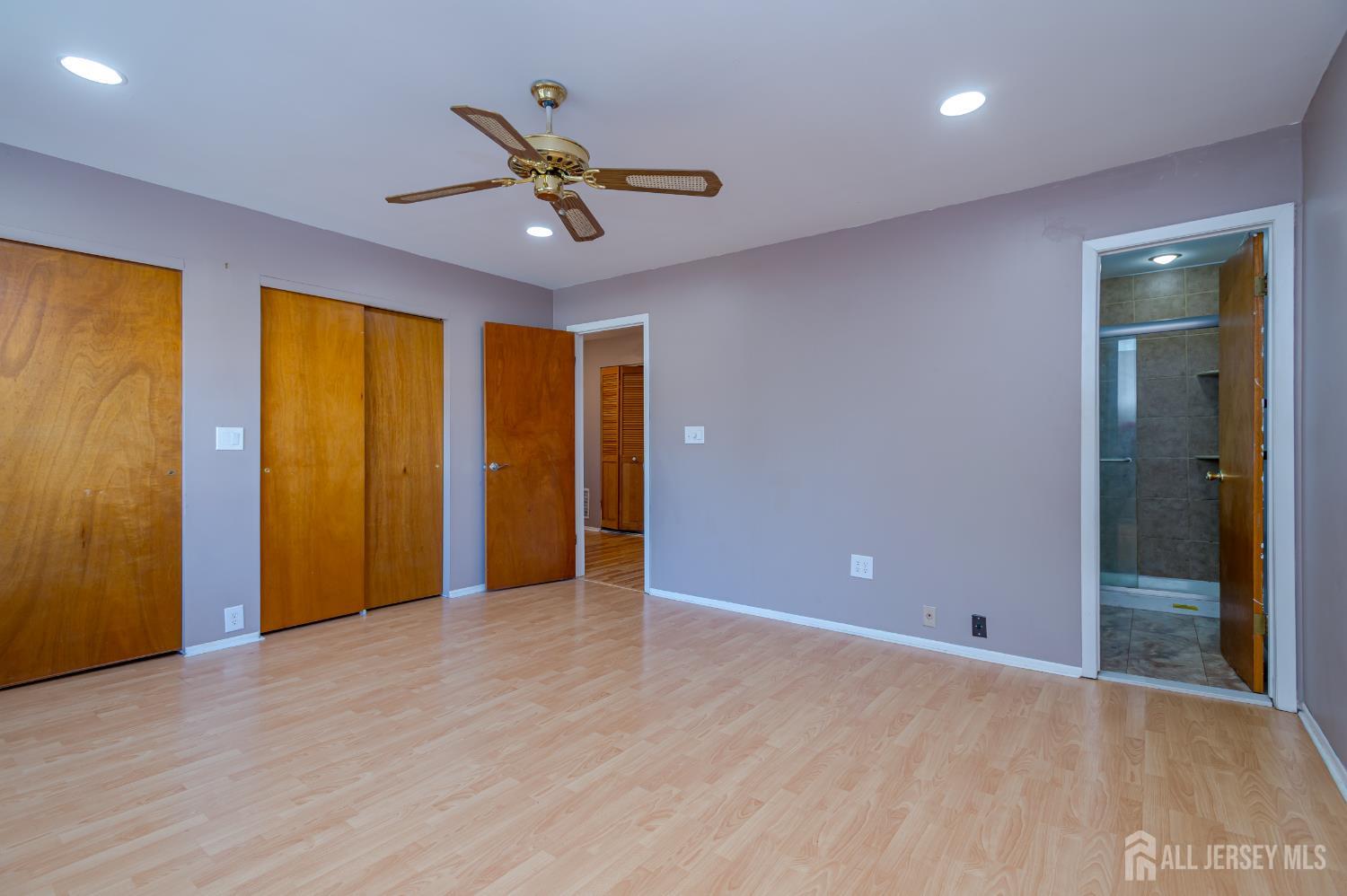 Edison, New Jersey 08817, United States, 3 Bedrooms Bedrooms, ,3 BathroomsBathrooms,Residential,Pending,202389