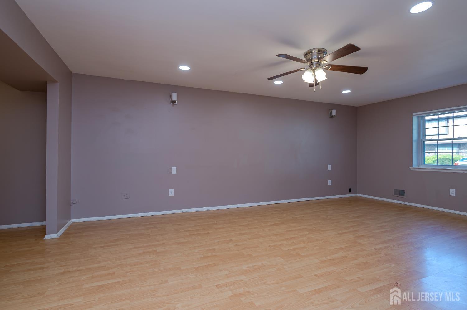 Edison, New Jersey 08817, United States, 3 Bedrooms Bedrooms, ,3 BathroomsBathrooms,Residential,Pending,202389