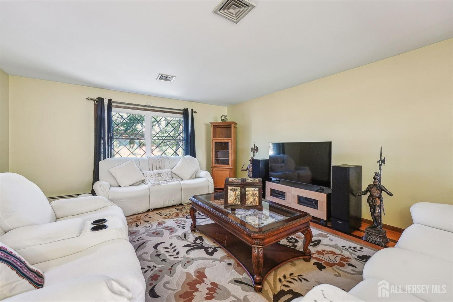 6 Persimmon Court, East Brunswick, New Jersey image 3