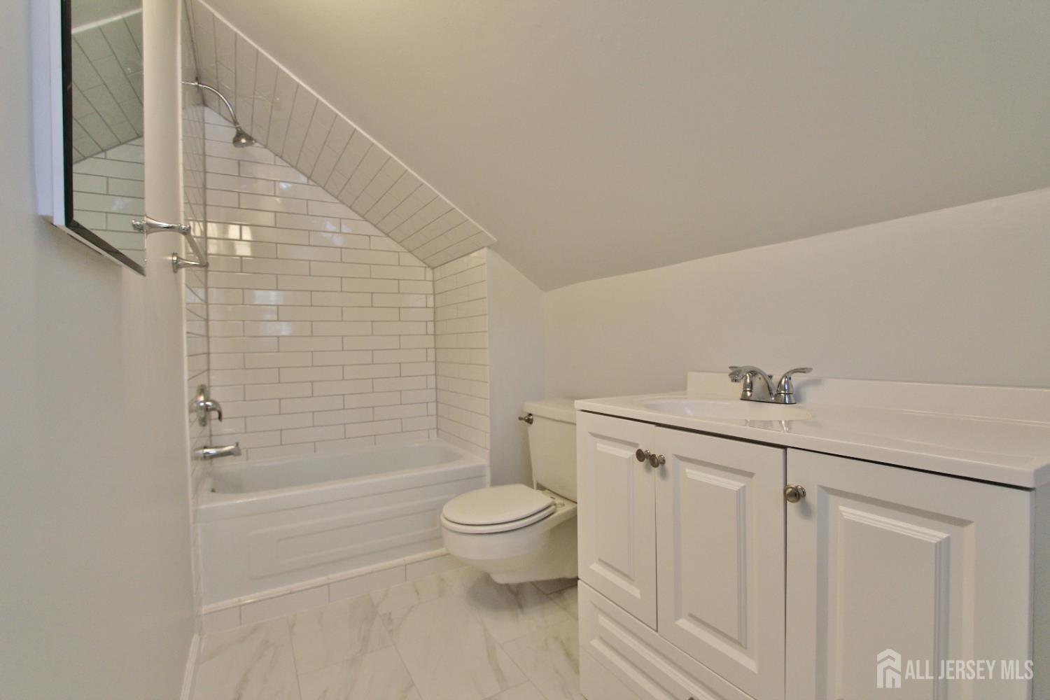 South Plainfield, New Jersey 07080, United States, 3 Bedrooms Bedrooms, ,4 BathroomsBathrooms,Residential,Pending,224660