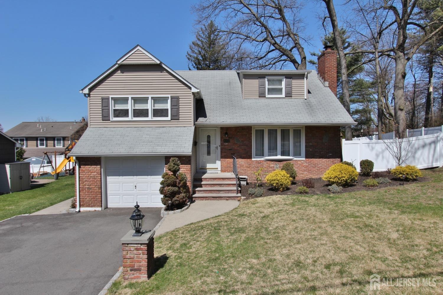 South Plainfield, New Jersey 07080, United States, 3 Bedrooms Bedrooms, ,4 BathroomsBathrooms,Residential,Pending,224660