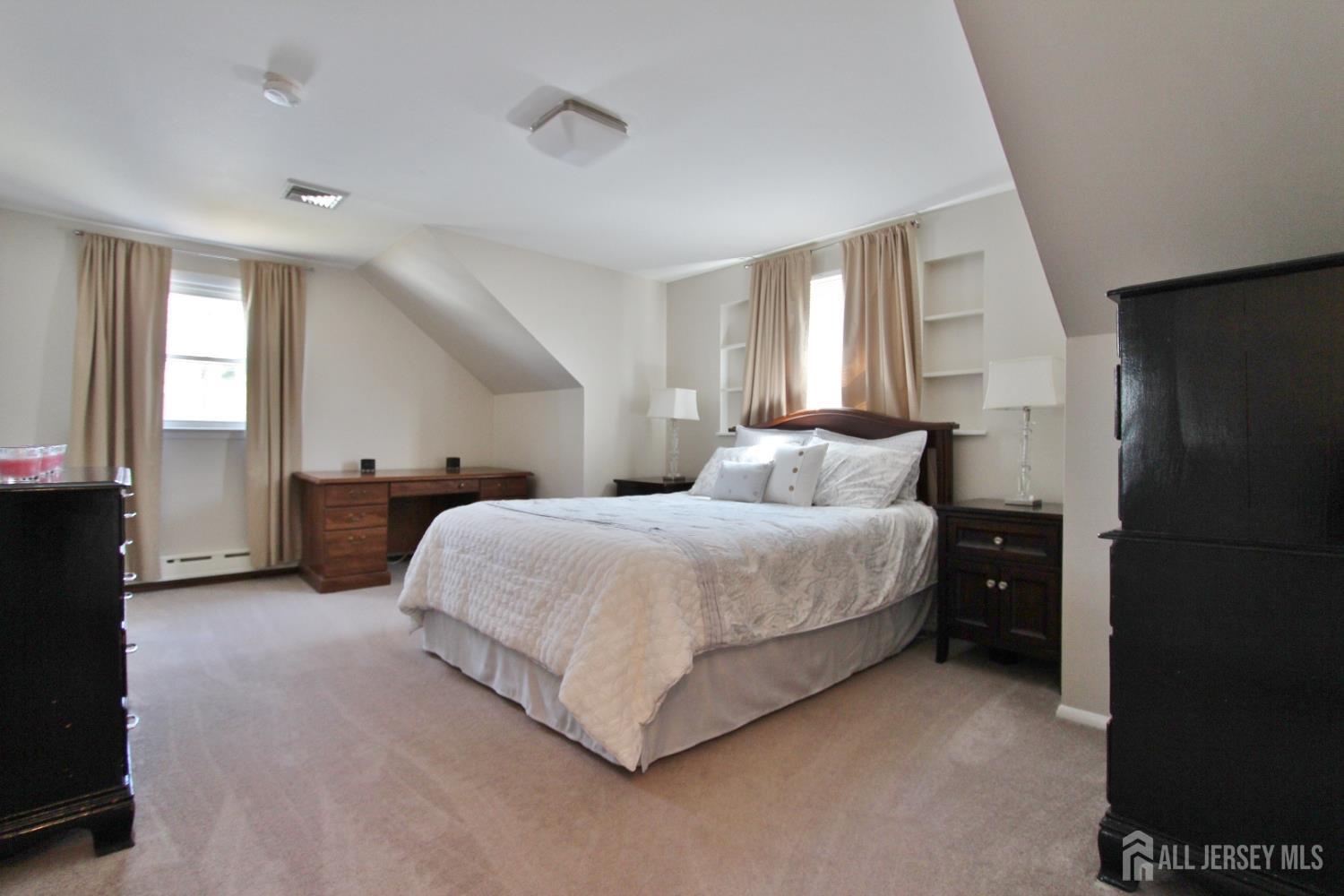 South Plainfield, New Jersey 07080, United States, 3 Bedrooms Bedrooms, ,4 BathroomsBathrooms,Residential,Pending,224660