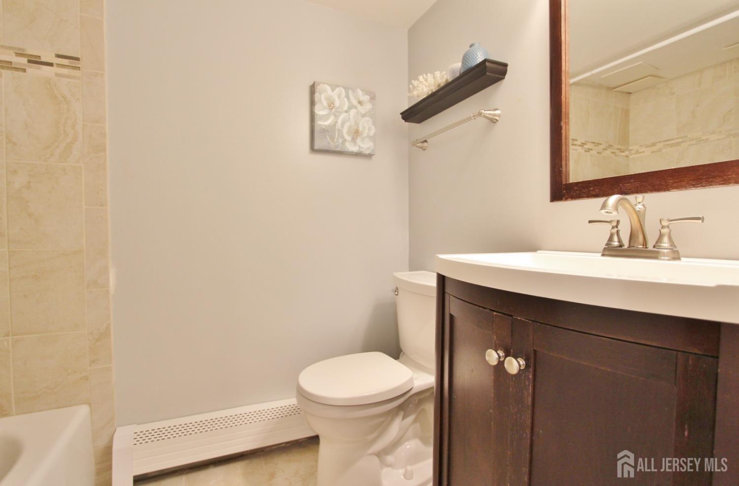 South Plainfield, New Jersey 07080, United States, 3 Bedrooms Bedrooms, ,4 BathroomsBathrooms,Residential,Pending,224660