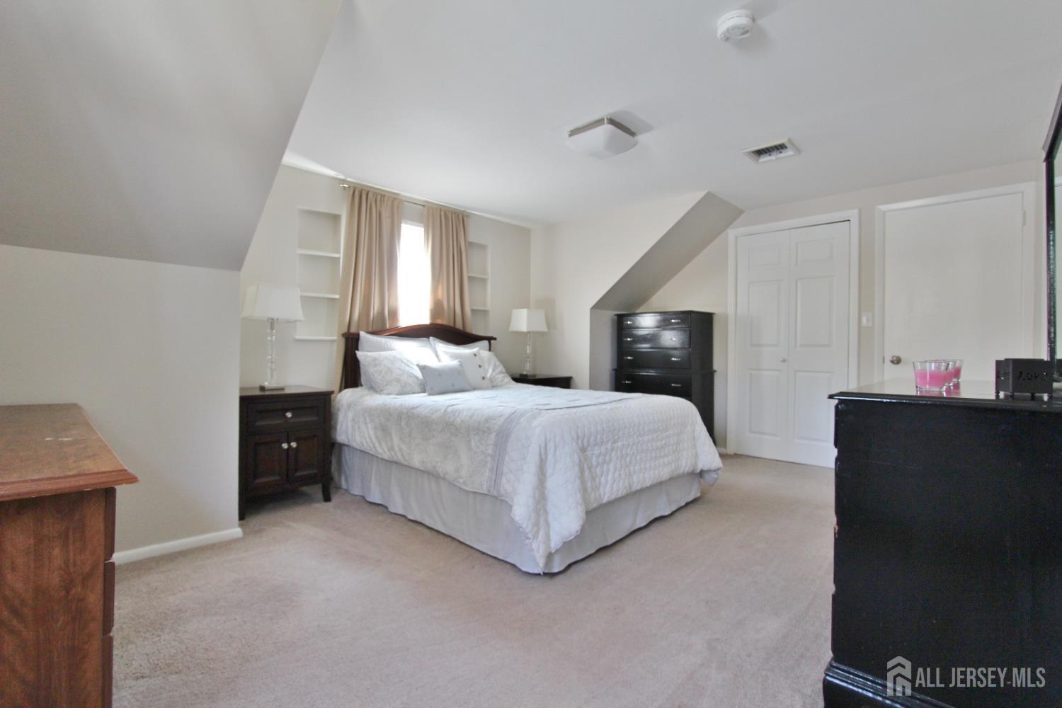 South Plainfield, New Jersey 07080, United States, 3 Bedrooms Bedrooms, ,4 BathroomsBathrooms,Residential,Pending,224660