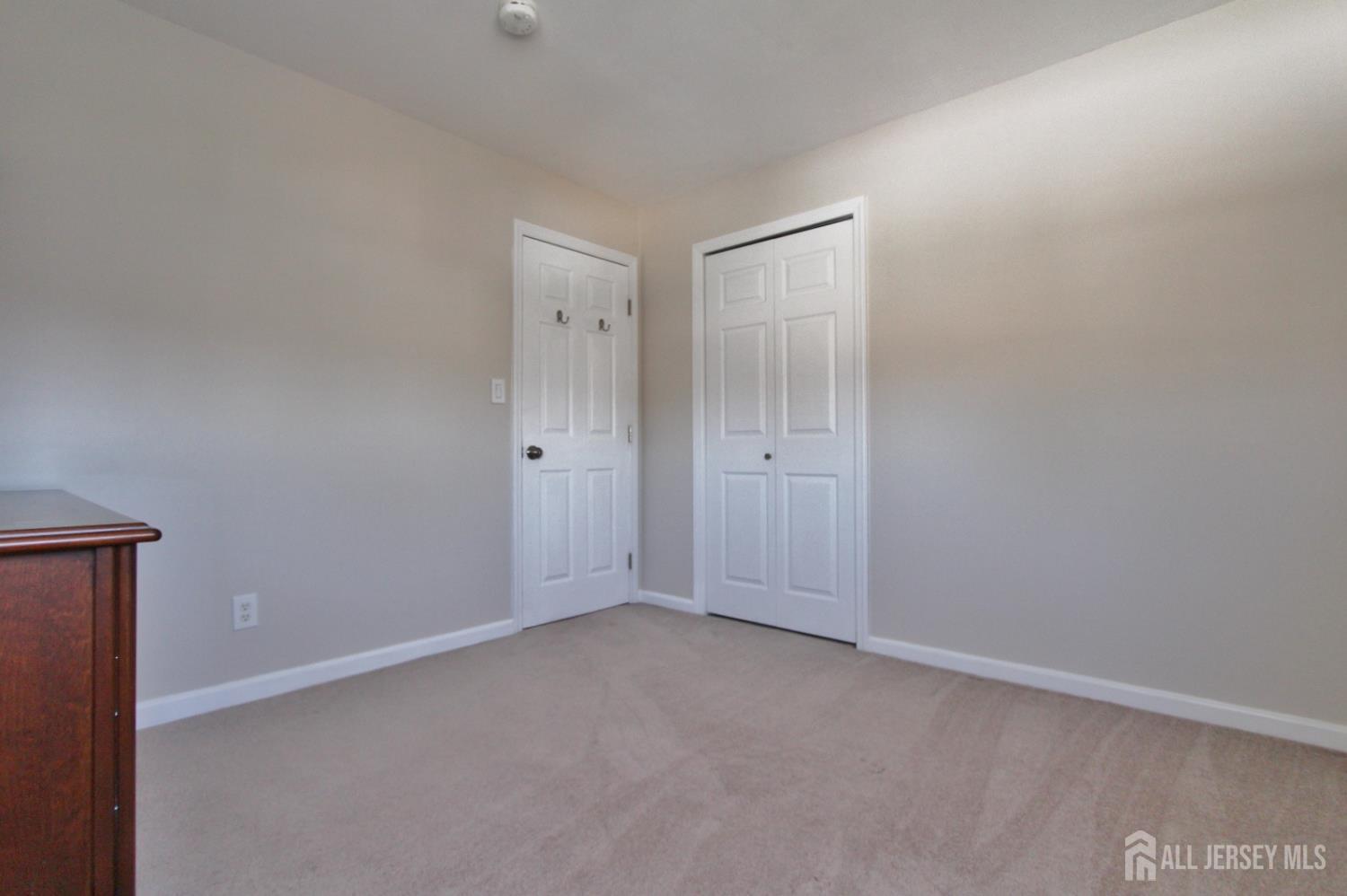 South Plainfield, New Jersey 07080, United States, 3 Bedrooms Bedrooms, ,4 BathroomsBathrooms,Residential,Pending,224660