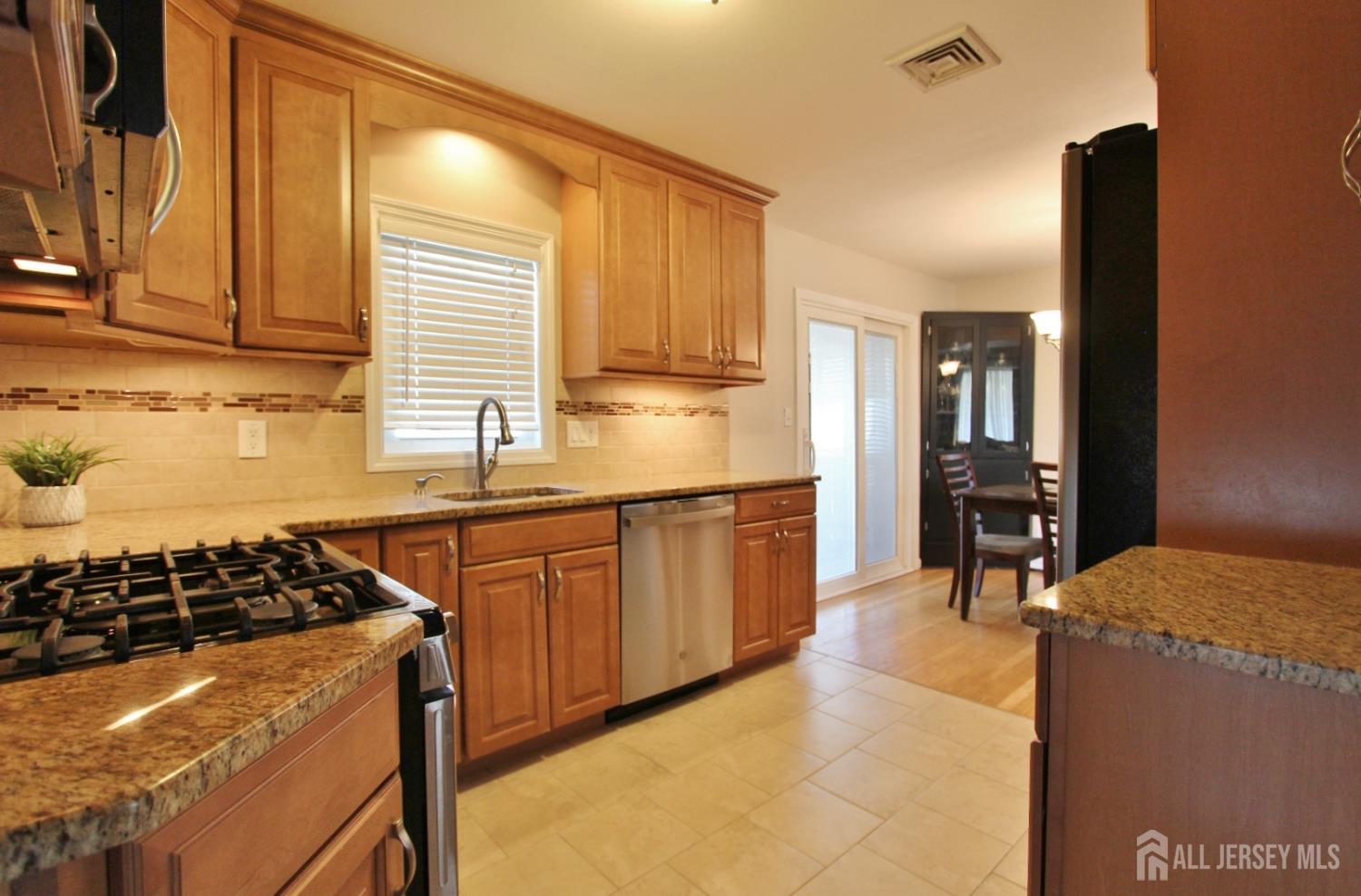 South Plainfield, New Jersey 07080, United States, 3 Bedrooms Bedrooms, ,4 BathroomsBathrooms,Residential,Pending,224660