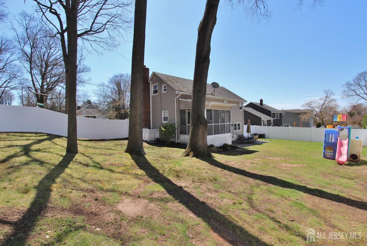 South Plainfield, New Jersey 07080, United States, 3 Bedrooms Bedrooms, ,4 BathroomsBathrooms,Residential,Pending,224660