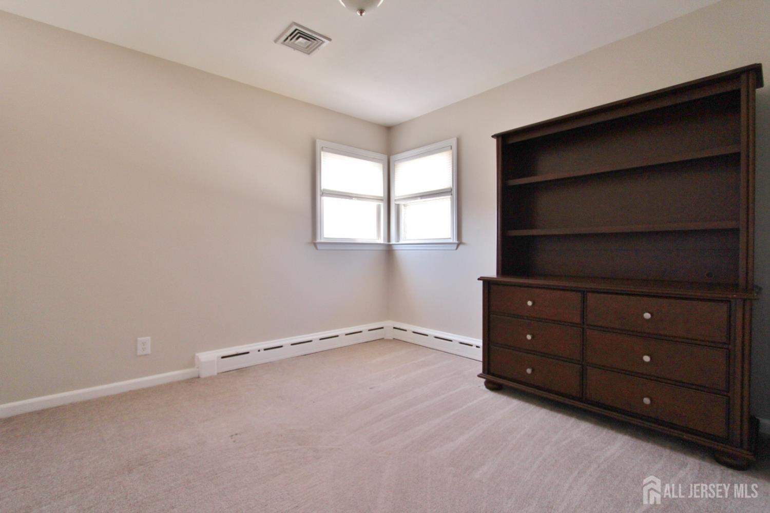 South Plainfield, New Jersey 07080, United States, 3 Bedrooms Bedrooms, ,4 BathroomsBathrooms,Residential,Pending,224660