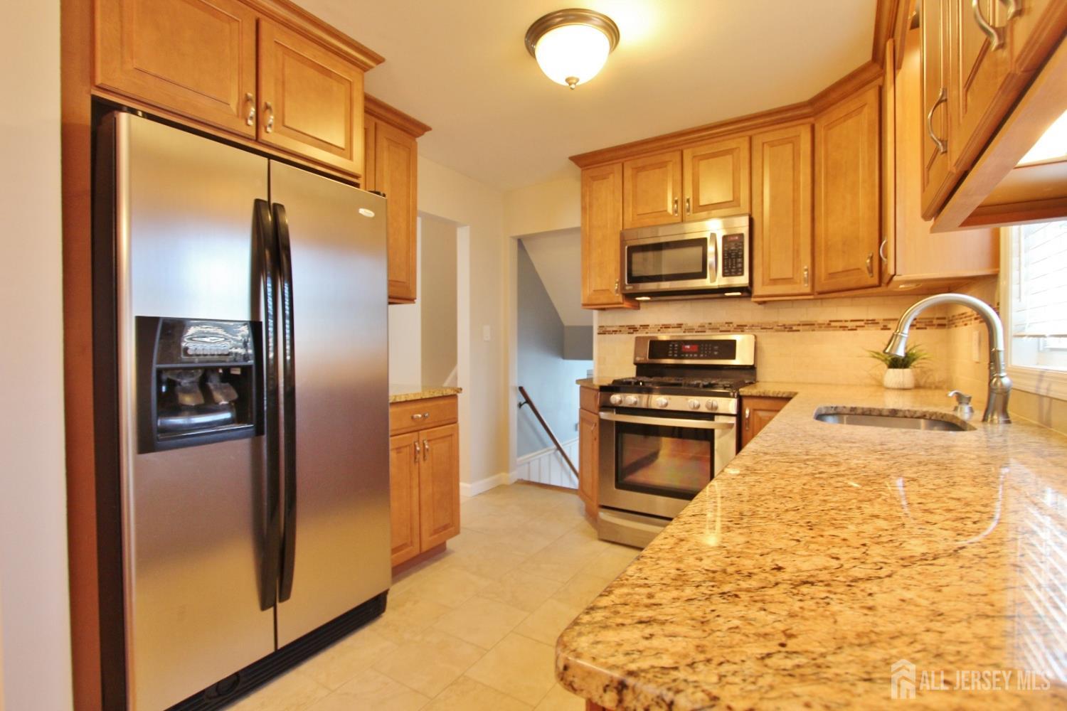 South Plainfield, New Jersey 07080, United States, 3 Bedrooms Bedrooms, ,4 BathroomsBathrooms,Residential,Pending,224660