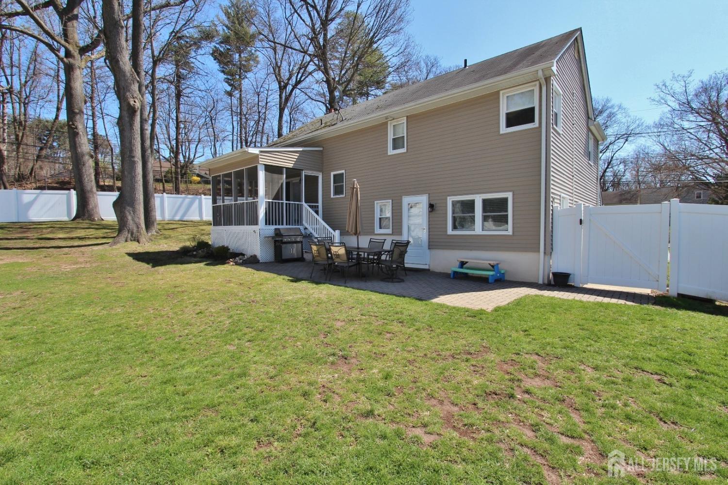 South Plainfield, New Jersey 07080, United States, 3 Bedrooms Bedrooms, ,4 BathroomsBathrooms,Residential,Pending,224660