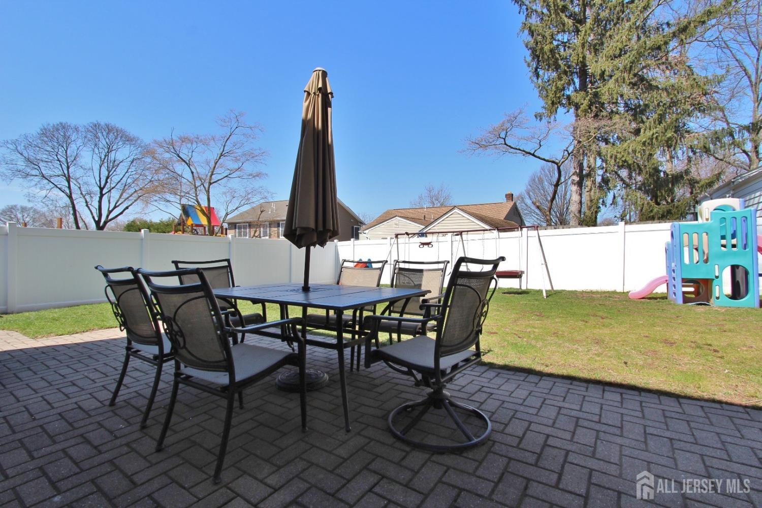 South Plainfield, New Jersey 07080, United States, 3 Bedrooms Bedrooms, ,4 BathroomsBathrooms,Residential,Pending,224660