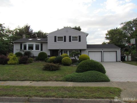 Homes For Sale - 7 Wellington Road<br/> Middlesex County, East Brunswick, NJ 08816