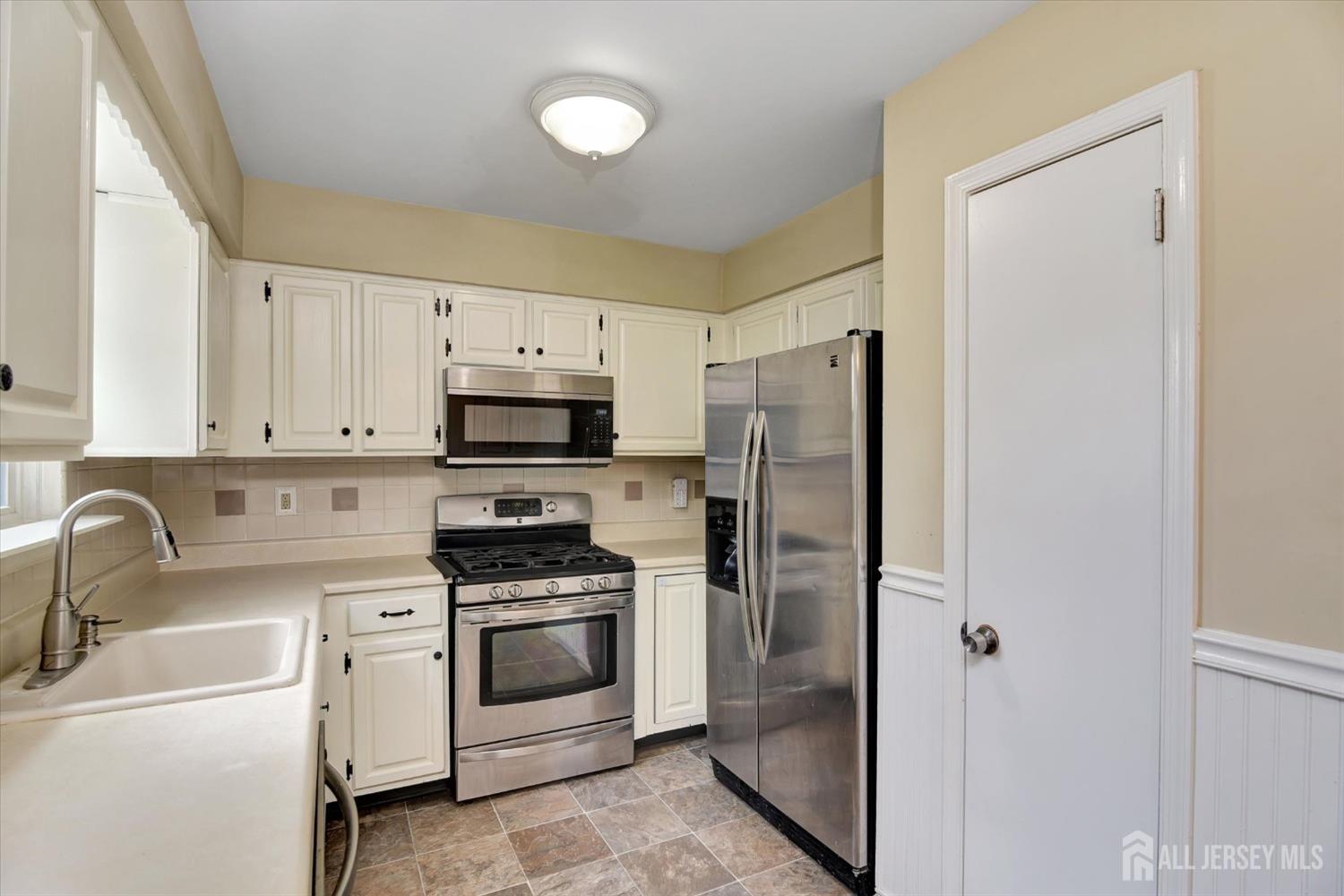 65 Brookview Circle, Jamesburg, New Jersey image 15