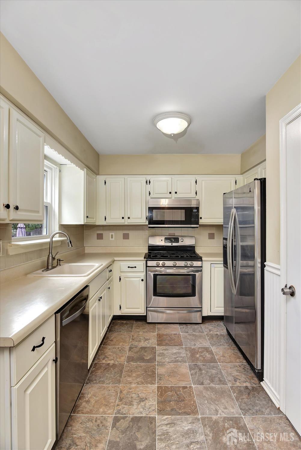 65 Brookview Circle, Jamesburg, New Jersey image 16