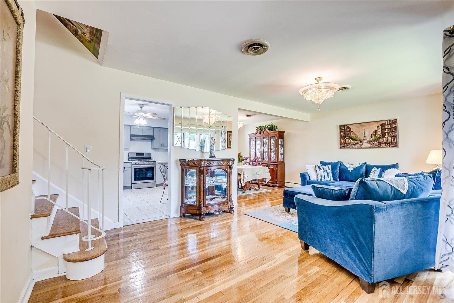 16 Landsdowne Road, East Brunswick, New Jersey image 1