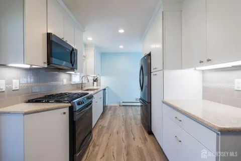 MLS: 2509643R