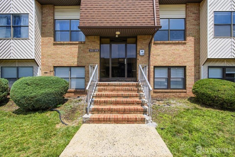 Condo For Sale - 1913 Raspberry Court<br/> Middlesex County, Edison, NJ 08817