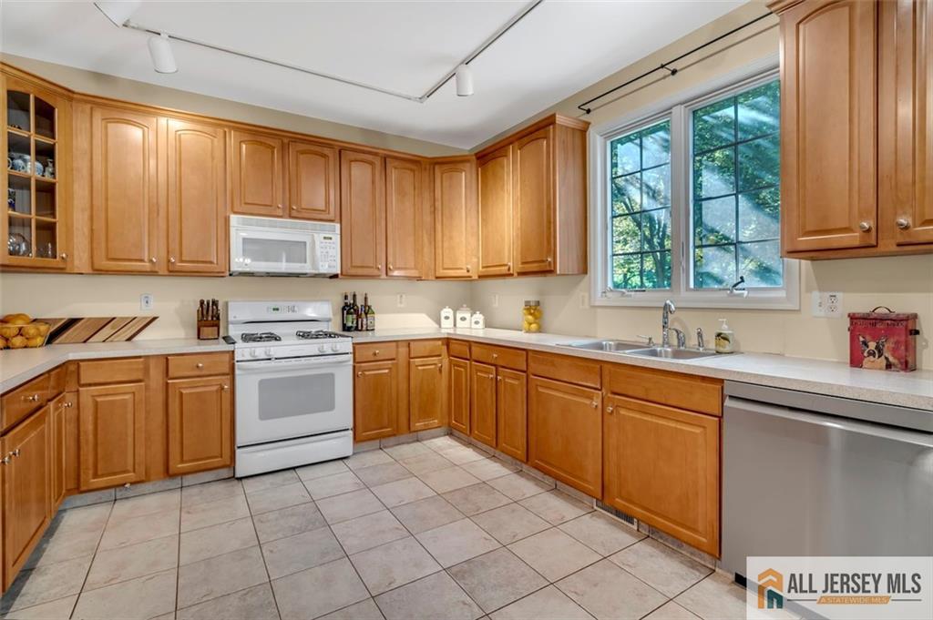 2 Danser Drive, Cranbury, New Jersey image 14