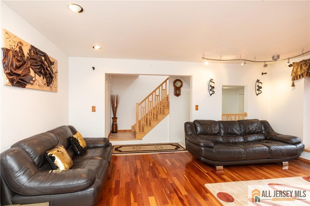 96 Riverbend Drive, North Brunswick, New Jersey image 6
