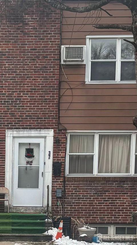 Homes For Sale - 37 Bruce Park Drive<br/> Trenton, NJ 08618