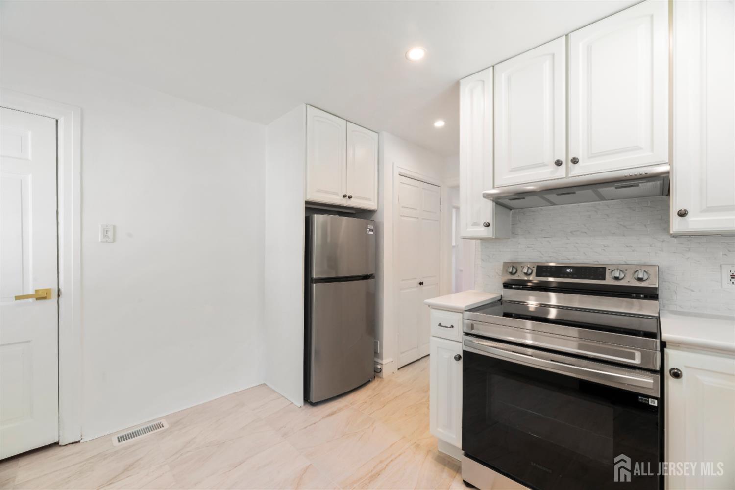 299 Riva Avenue, East Brunswick, New Jersey image 14