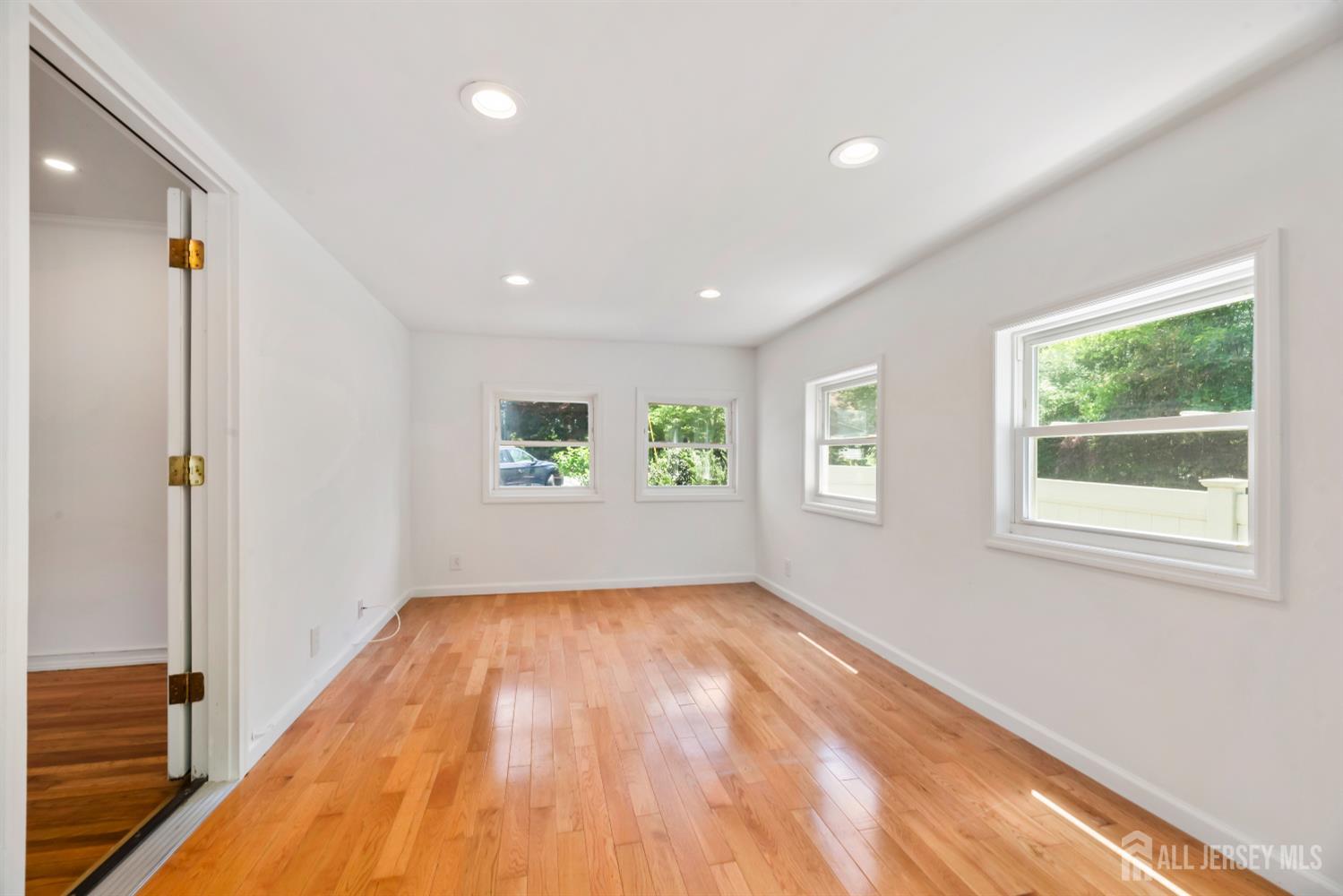 299 Riva Avenue, East Brunswick, New Jersey image 19