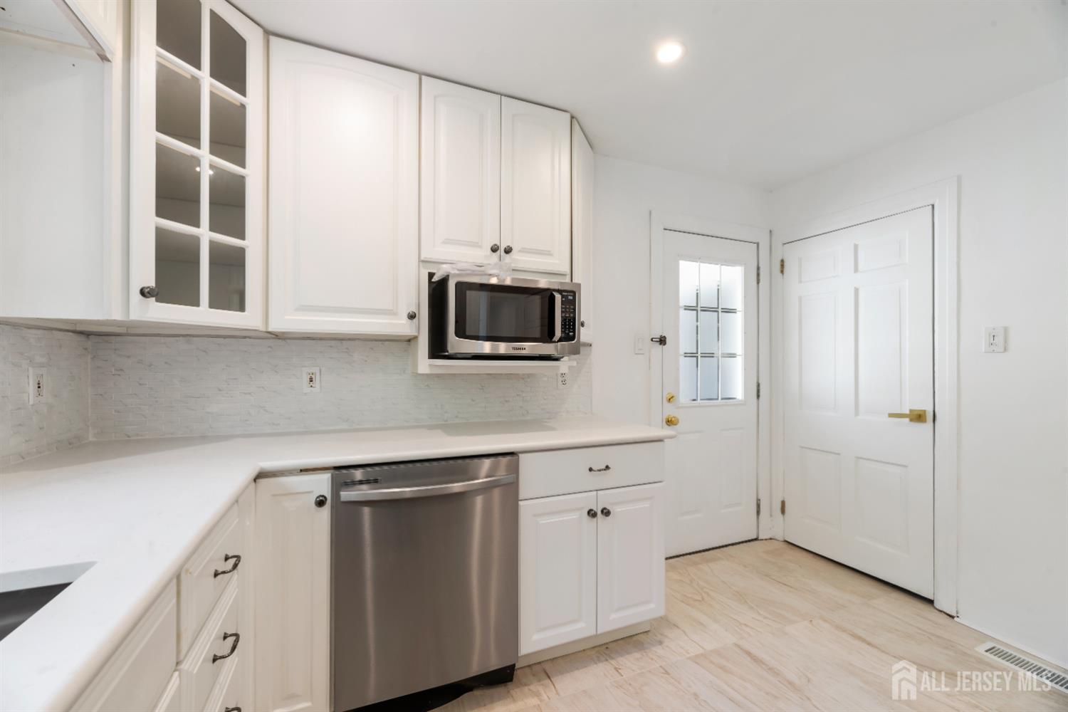 299 Riva Avenue, East Brunswick, New Jersey image 16
