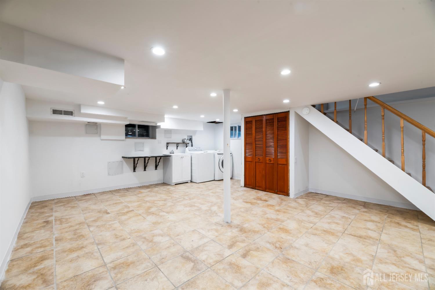 299 Riva Avenue, East Brunswick, New Jersey image 33