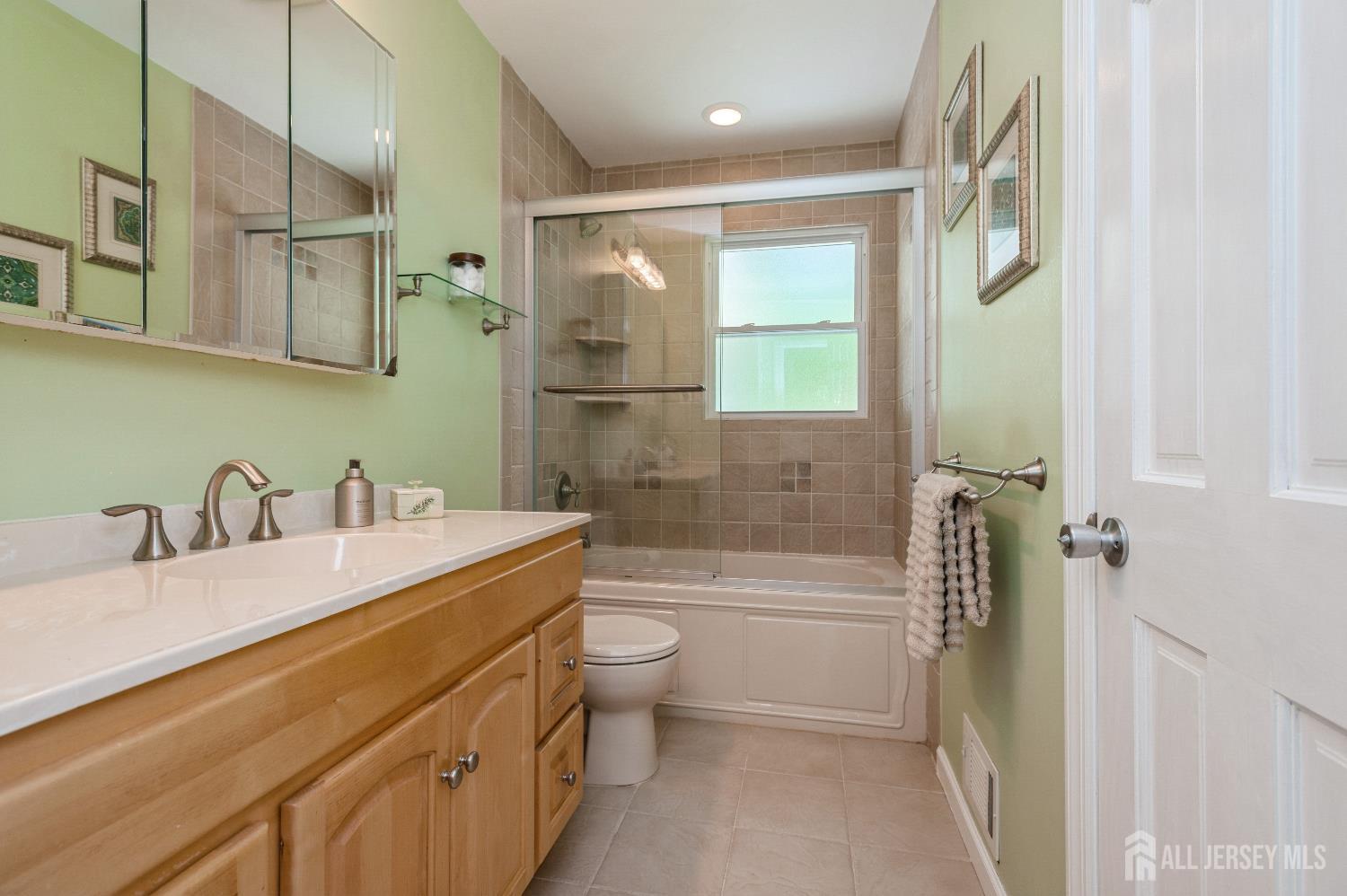 East Brunswick, New Jersey 08816, United States, 3 Bedrooms Bedrooms, ,2 BathroomsBathrooms,Residential,Active,167808