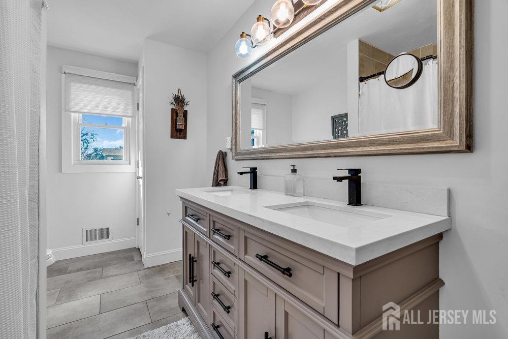 646 Harold Place, Piscataway, New Jersey image 19